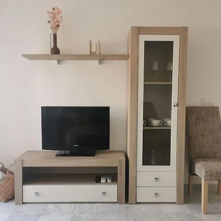 Wintowinrentals With Stunning Sea And Mountain Views And Pool In Apartment