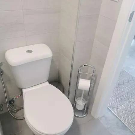 Wintowinrentals With Stunning Sea And Mountain Views And Pool In Apartment