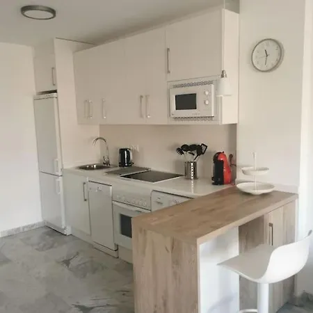 Wintowinrentals With Stunning Sea And Mountain Views And Pool In Appartement