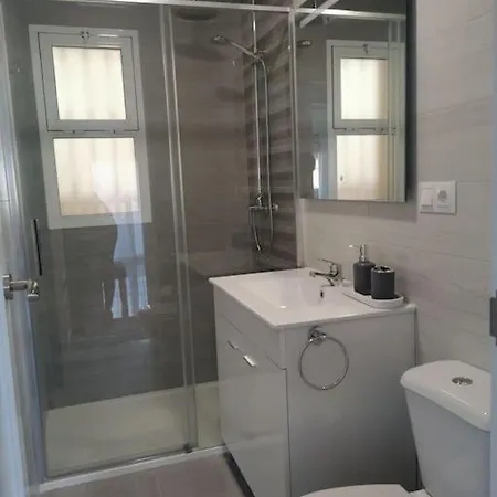 Wintowinrentals With Stunning Sea And Mountain Views And Pool In Appartement *