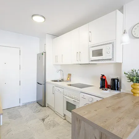 Wintowinrentals With Stunning Sea And Mountain Views And Pool In Appartement