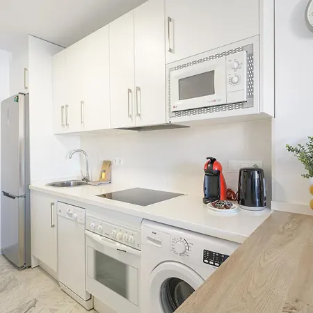 Wintowinrentals With Stunning Sea And Mountain Views And Pool In Appartement *