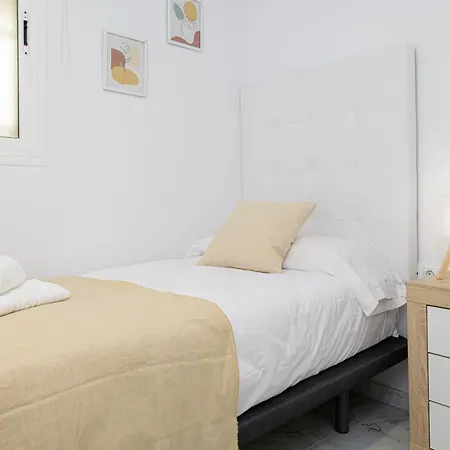 Wintowinrentals With Stunning Sea And Mountain Views And Pool In Apartment Fuengirola