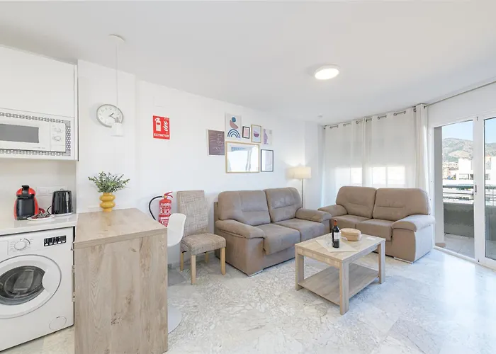 Wintowinrentals With Stunning Sea And Mountain Views And Pool In Apartment Fuengirola