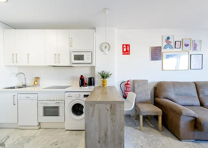 Wintowinrentals With Stunning Sea And Mountain Views And Pool In Fuengirola