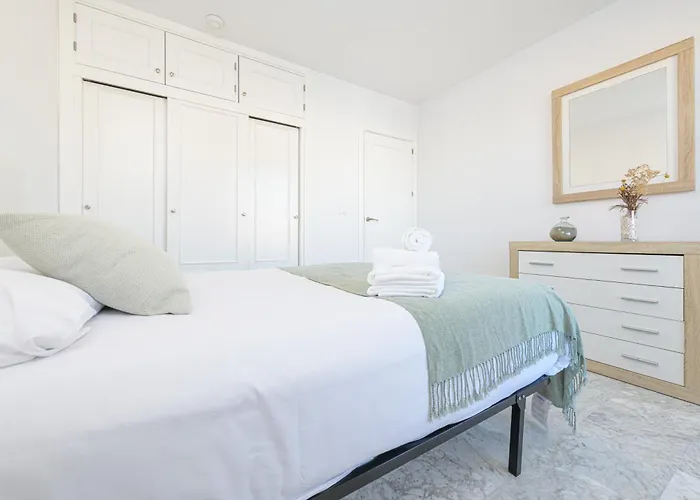 Daire Wintowinrentals With Stunning Sea And Mountain Views And Pool In *