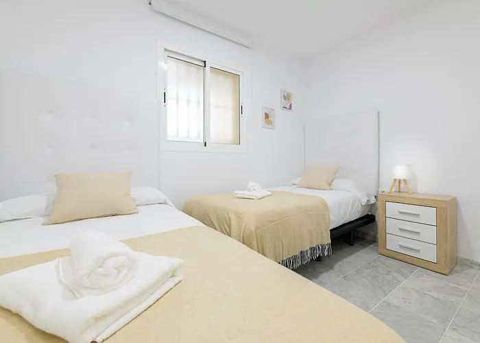 Wintowinrentals With Stunning Sea And Mountain Views And Pool In Apartment