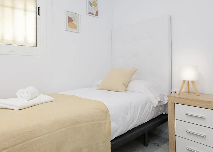 Wintowinrentals With Stunning Sea And Mountain Views And Pool In Apartment Fuengirola