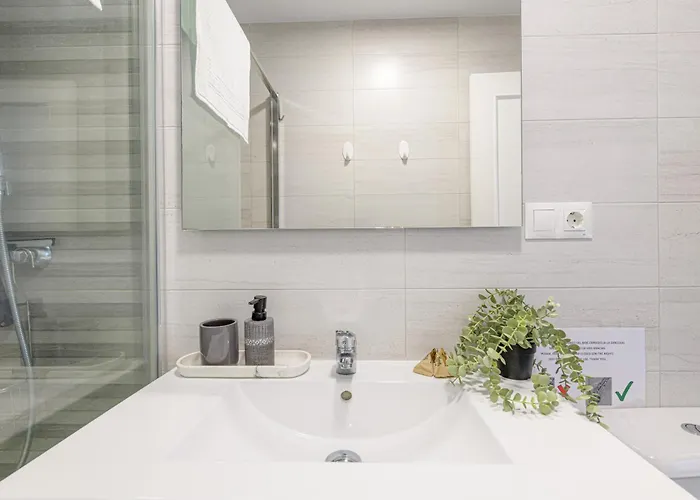 Apartment Wintowinrentals With Stunning Sea And Mountain Views And Pool In *