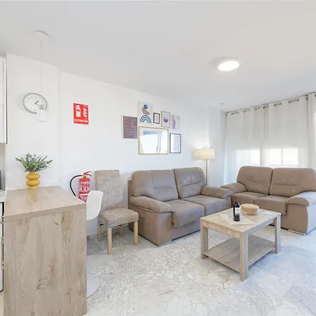 Wintowinrentals With Stunning Sea And Mountain Views And Pool In Lägenhet Fuengirola